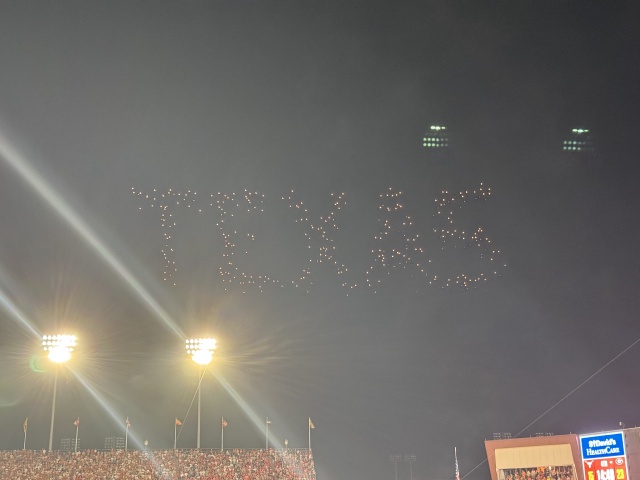 2024/09(September)/UT-Football/640x480_2024-10-19-UT-Football-69-drone-Show.JPG
