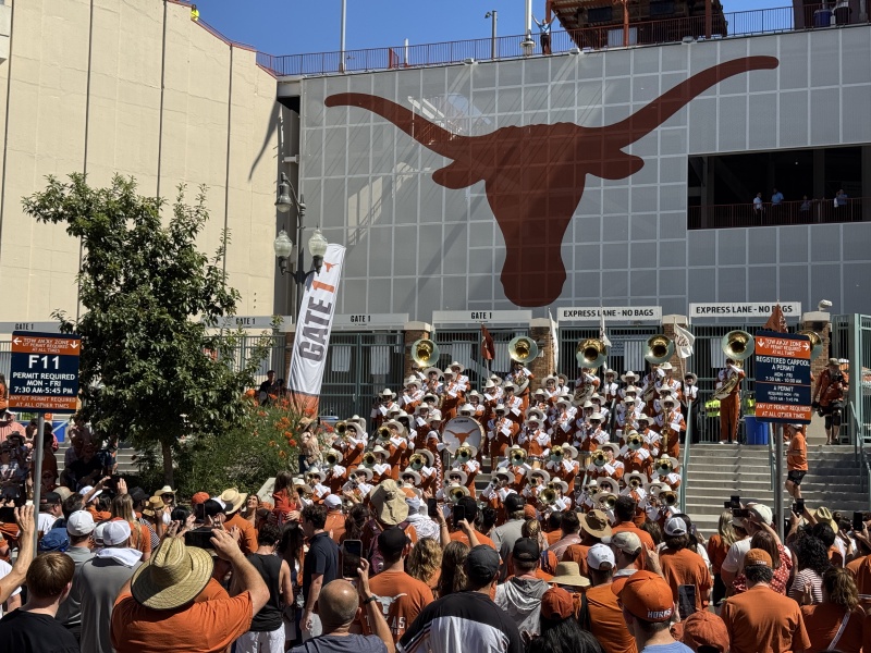 2024/09(September)/UT-Football/800x600_2024-09-28-UT-Football-24-Band.JPG
