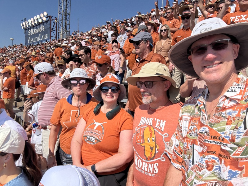 2024/09(September)/UT-Football/800x600_2024-10-12-UT-Football-35-Suzi-Marci-Ren-Travis-OU.JPG