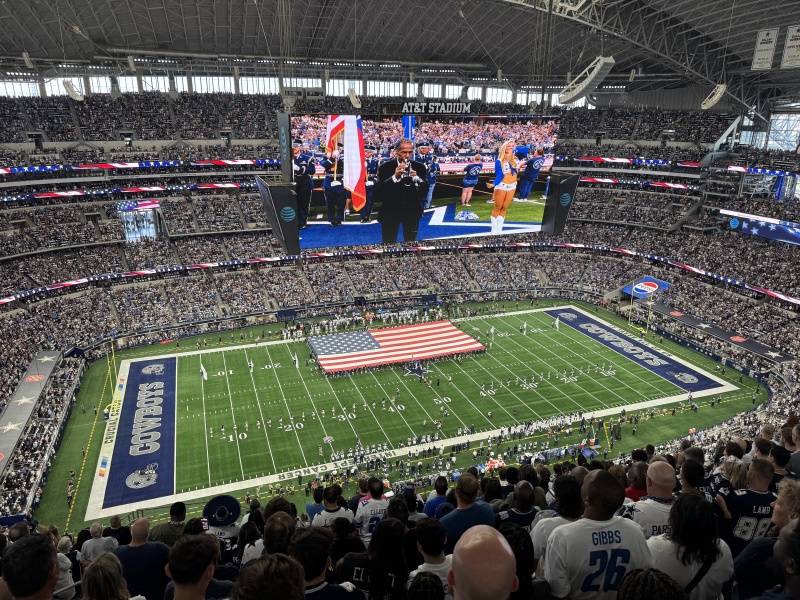 2024/09(September)/UT-Football/800x600_2024-10-13-UT-Football-04-Cowboys-Game.JPG