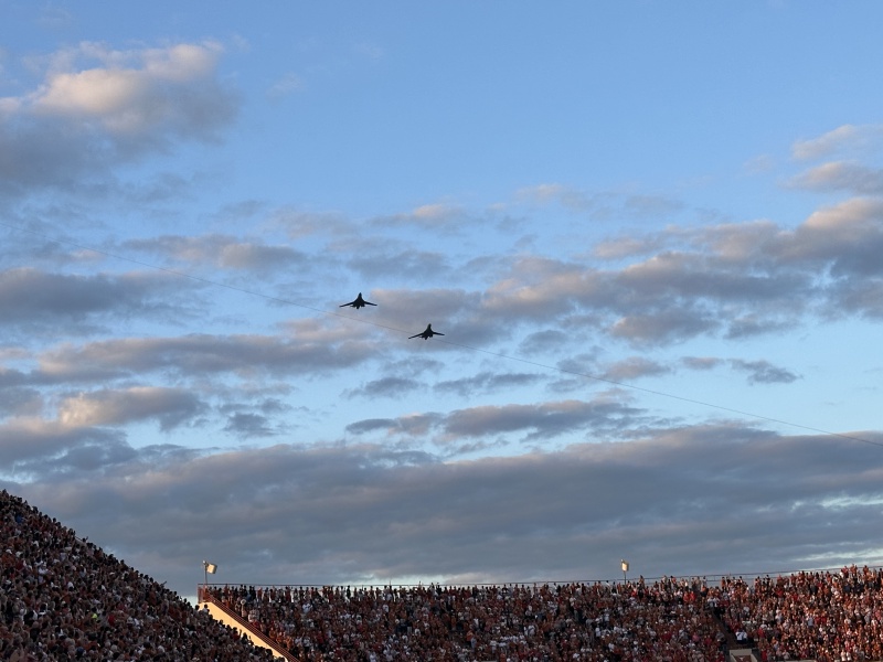 2024/09(September)/UT-Football/800x600_2024-10-19-UT-Football-55-planes.JPG