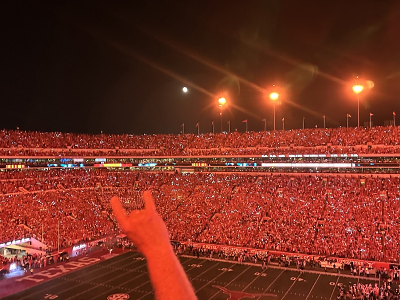 2024/09(September)/UT-Football/800x600_2024-10-19-UT-Football-61.JPG