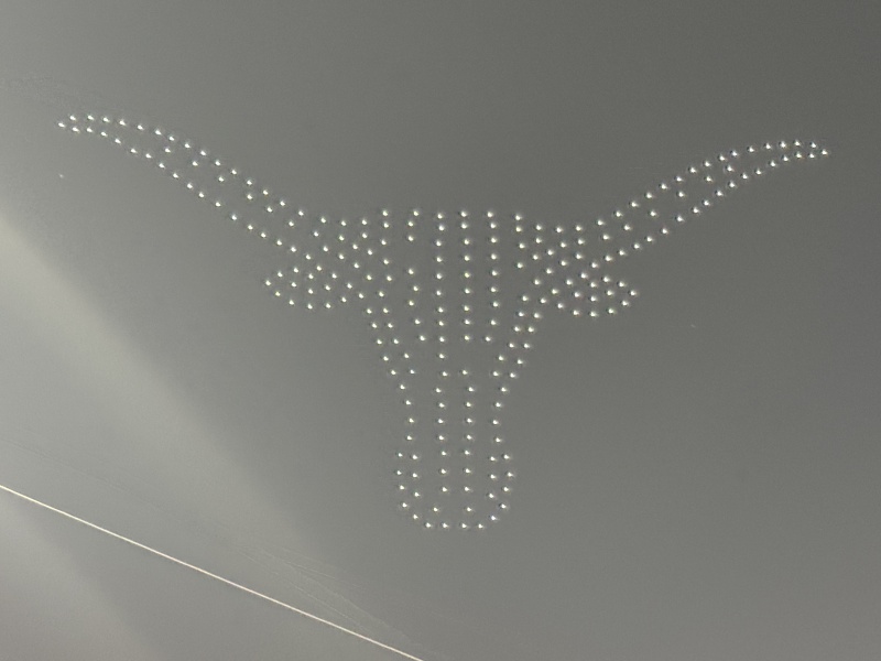 2024/09(September)/UT-Football/800x600_2024-10-19-UT-Football-67-drone-Show.JPG