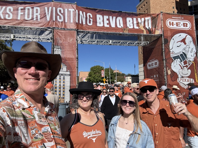 2024/09(September)/UT-Football/800x600_2024-11-23-UT-Football-84-Travis-Suzi-Sydney-Josh.JPG