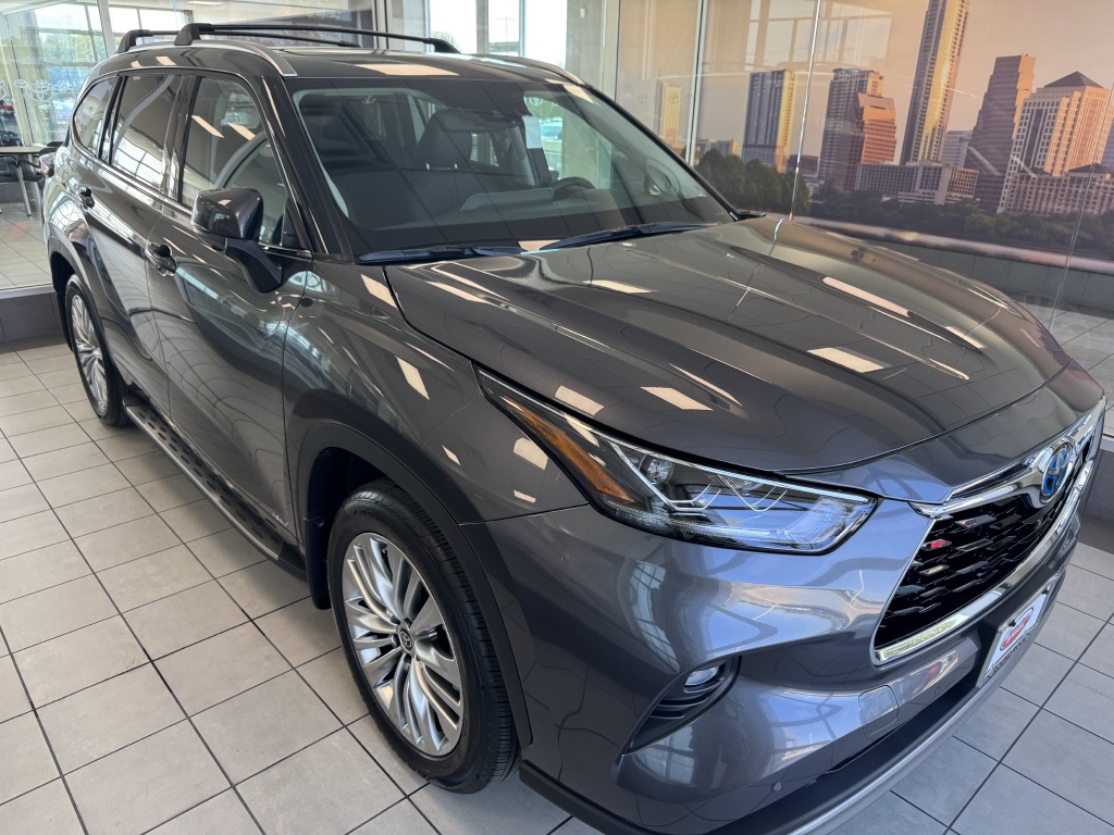 2024/10(October)/2024-Highlander-Hybrid-Platinum/1024x768_2024-10-10-Toyota-Highlander-new-05.JPG