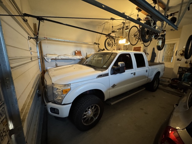 2024/10(October)/2024-Highlander-Hybrid-Platinum/640x480_2024-09-29-Toyota-Highlander-new-04-Bills-Truck-borrowed.JPG