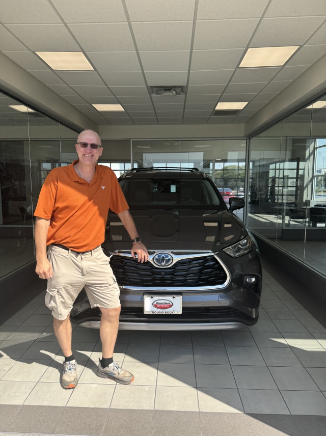 2024/10(October)/2024-Highlander-Hybrid-Platinum/640x480_2024-10-10-Toyota-Highlander-new-13-Travis.JPG