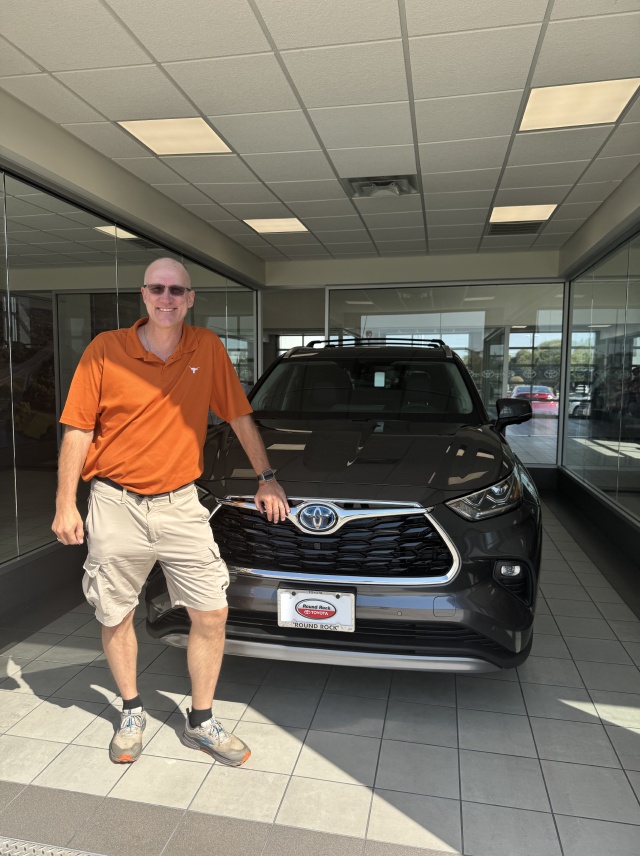 2024/10(October)/2024-Highlander-Hybrid-Platinum/640x480_2024-10-10-Toyota-Highlander-new-14-Travis.JPG