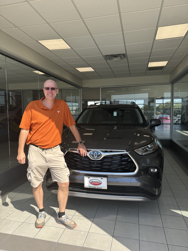 2024/10(October)/2024-Highlander-Hybrid-Platinum/640x480_2024-10-10-Toyota-Highlander-new-15-Travis.JPG
