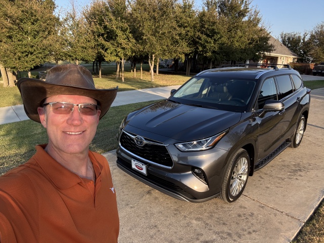 2024/10(October)/2024-Highlander-Hybrid-Platinum/640x480_2024-10-10-Toyota-Highlander-new-21-Travis.JPG
