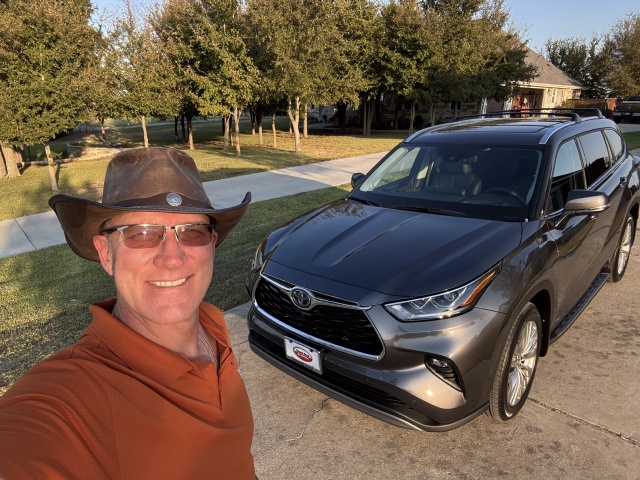 2024/10(October)/2024-Highlander-Hybrid-Platinum/640x480_2024-10-10-Toyota-Highlander-new-23-Travis.JPG