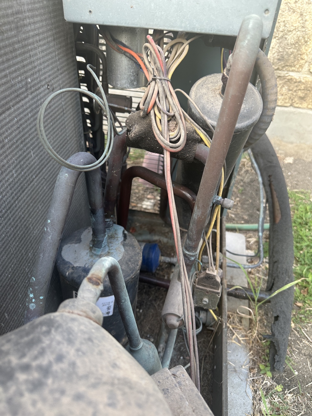 2024/10(October)/AC-replacement-upstairs/1024x768_2024-09-16-Comanche-Upstairs-AC-replacement-10.JPG