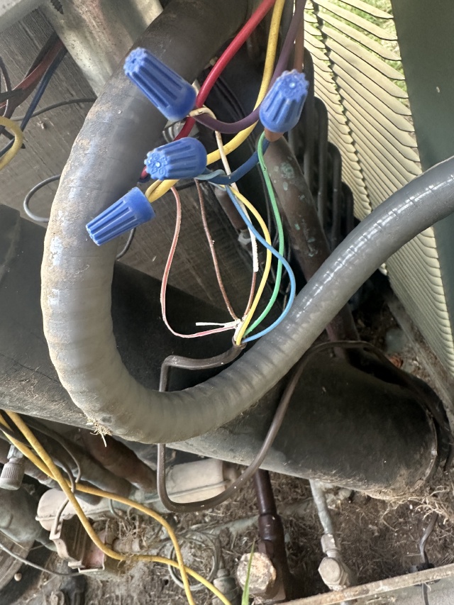 2024/10(October)/AC-replacement-upstairs/640x480_2024-09-16-Comanche-Upstairs-AC-replacement-12.JPG