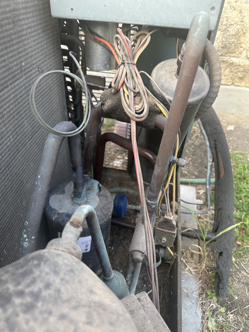 2024/10(October)/AC-replacement-upstairs/800x600_2024-09-16-Comanche-Upstairs-AC-replacement-10.JPG