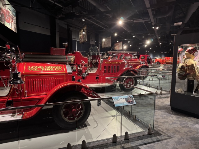 2024/10(October)/Charleston-Visit-Chance-Bianca/640x480_2024-10-04-Charleston-SC-visit-08-firetruck-museam.JPG