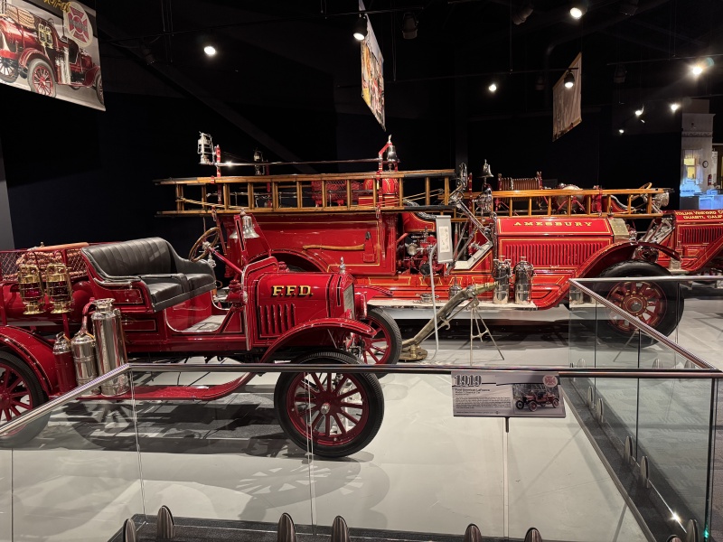 2024/10(October)/Charleston-Visit-Chance-Bianca/800x600_2024-10-04-Charleston-SC-visit-01-firetruck-museam.JPG