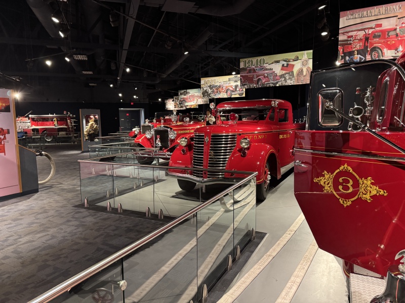 2024/10(October)/Charleston-Visit-Chance-Bianca/800x600_2024-10-04-Charleston-SC-visit-06-firetruck-museam.JPG