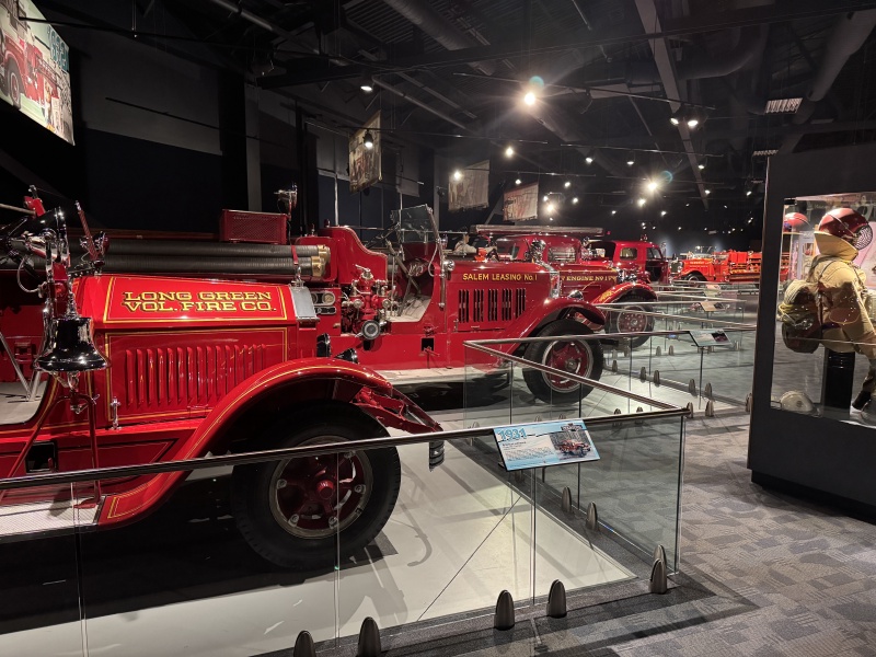 2024/10(October)/Charleston-Visit-Chance-Bianca/800x600_2024-10-04-Charleston-SC-visit-08-firetruck-museam.JPG