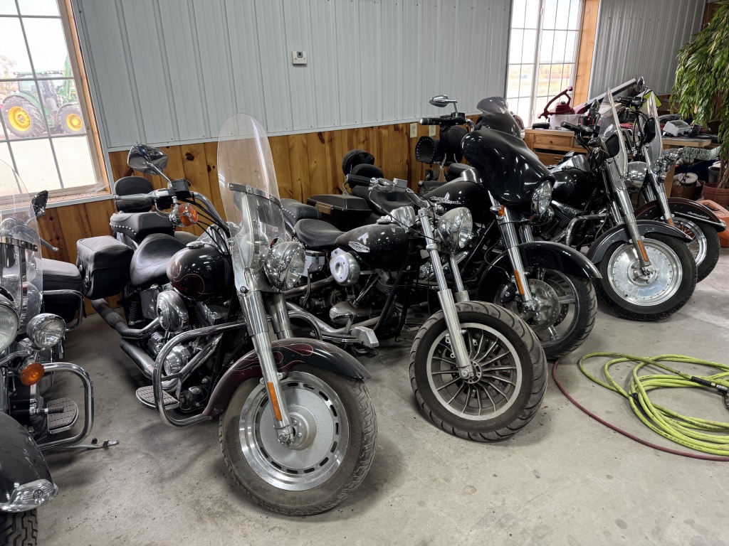 2024/10(October)/South-Dakota-Pheasant-Hunting/1024x768_2024-10-28-South-Dakota-Pheasant-Hunting-02-Johns-Motorcycles.JPG