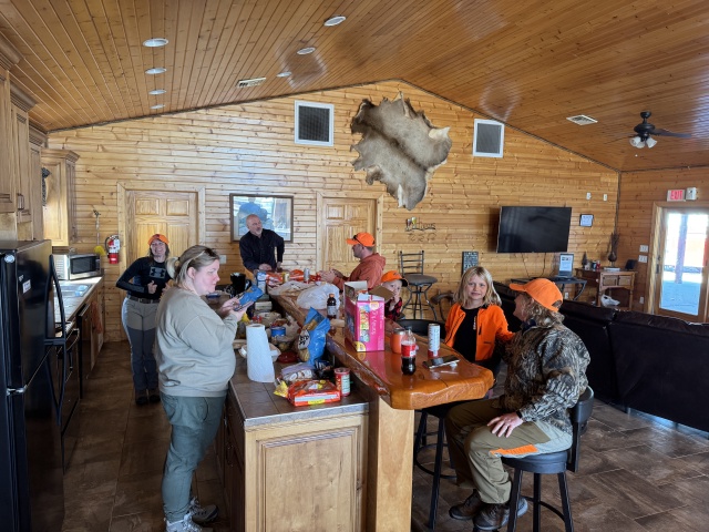 2024-11-01-South-Dakota-Pheasant-Hunting-23-lodge-Kali-Mike-Rose.JPG