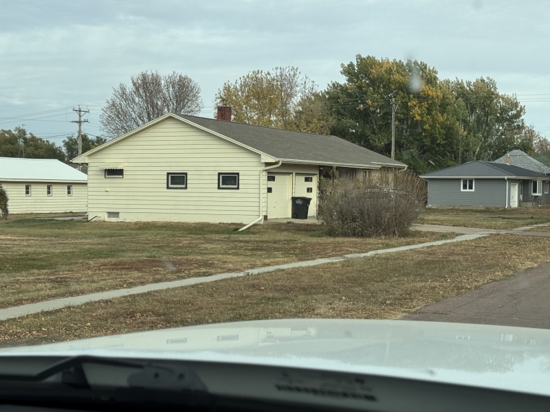 2024-10-28-South-Dakota-Pheasant-Hunting-06-Mary-Melvin-House-Mt-Vernon.JPG
