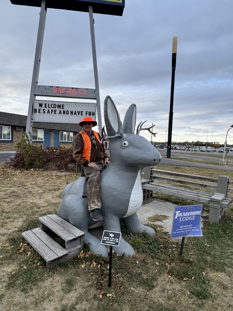 2024/10(October)/South-Dakota-Pheasant-Hunting/800x600_2024-10-30-South-Dakota-Pheasant-Hunting-18-Travis-jackalope.JPG