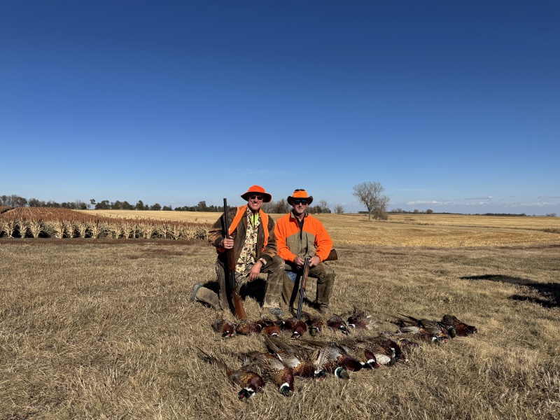 2024/10(October)/South-Dakota-Pheasant-Hunting/800x600_2024-11-01-South-Dakota-Pheasant-Hunting-33-Travis-Mike.JPG