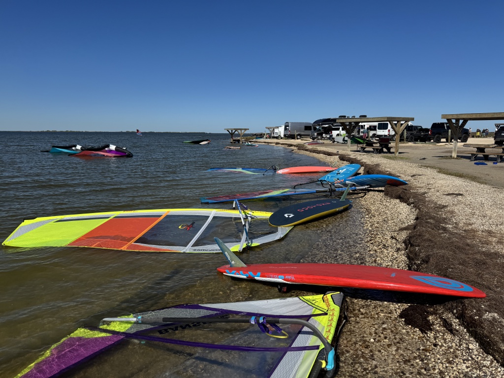 2024/11(November)/Corpus-Christi-Chris-Vanessa-Casa-Basta/1024x768_2024-11-14-Corpus-Christie-25-windsurfing.JPG