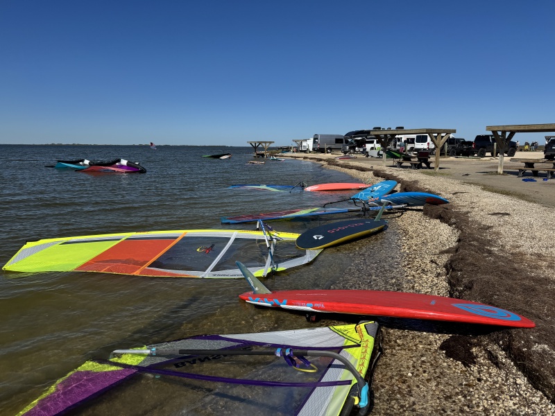 2024/11(November)/Corpus-Christi-Chris-Vanessa-Casa-Basta/800x600_2024-11-14-Corpus-Christie-25-windsurfing.JPG