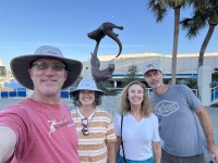 2024-11-11-Corpus-Christie-23-aquarium-Travis-Suzi-Vanessa-ChrisDavis-GOOD.JPG