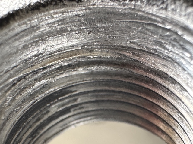 2024/12(December)/PuckiPuppy-Bike/640x480_2024-12-08-PuckiPuppy-eBike-3-Stripped-pedal-threads.JPG