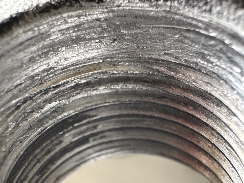 2024/12(December)/PuckiPuppy-Bike/800x600_2024-12-08-PuckiPuppy-eBike-3-Stripped-pedal-threads.JPG