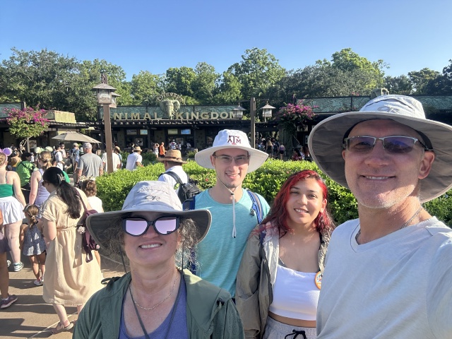 2024-08-03-Disney-World-066-Suzi-Chance-Bianca-Travis-GOOD.JPG