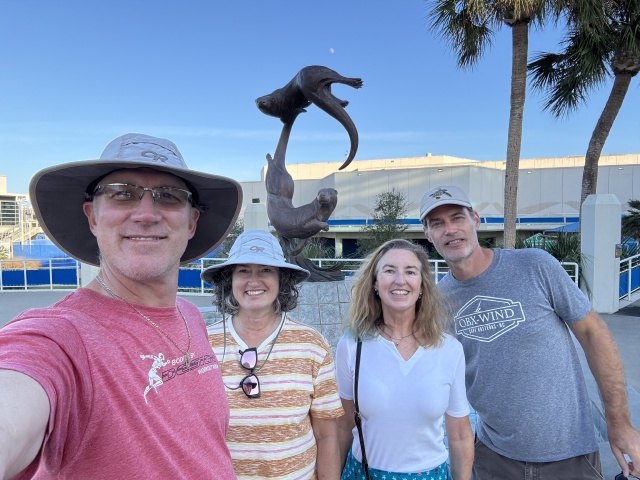 2024-11-11-Corpus-Christie-23-aquarium-Travis-Suzi-Vanessa-ChrisDavis-GOOD.JPG