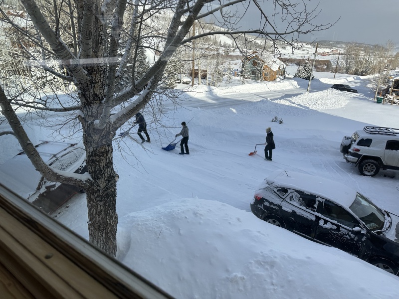 2025/01(January)/Colorado/800x600_2025-01-10-Colorado-04-shoveling-snow-Travis-Jason-Camile.JPG