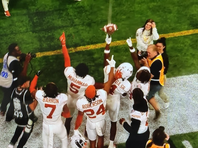 2025/01(January)/Misc/640x480_2025-01-01-TexCaliber-Longhorns.JPG