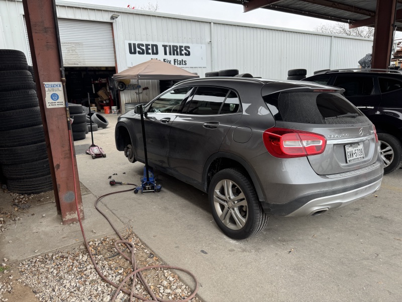 2025/01(January)/Misc/800x600_2025-01-04-Mercedes-Flat-Tire-Repair.JPG