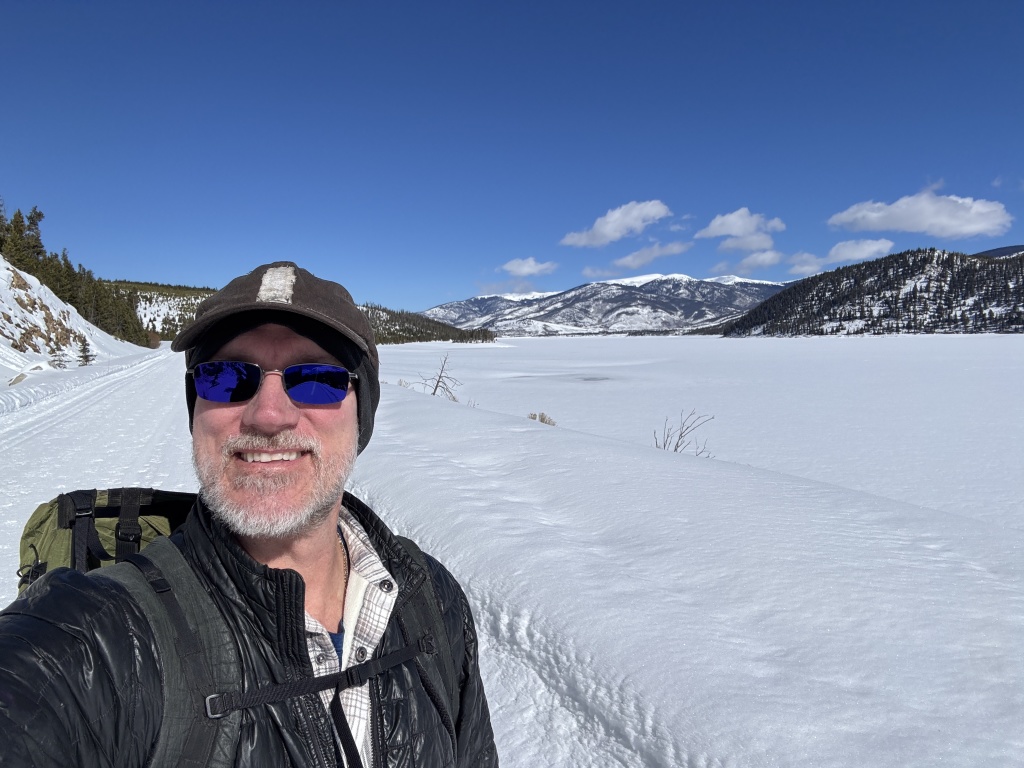 2025/02(February)/Colorado/1024x768_2025-02-26-Colorado-07-Travis-Lake-Dillon-Practice-Hike-for-Grand-Canyon.JPG