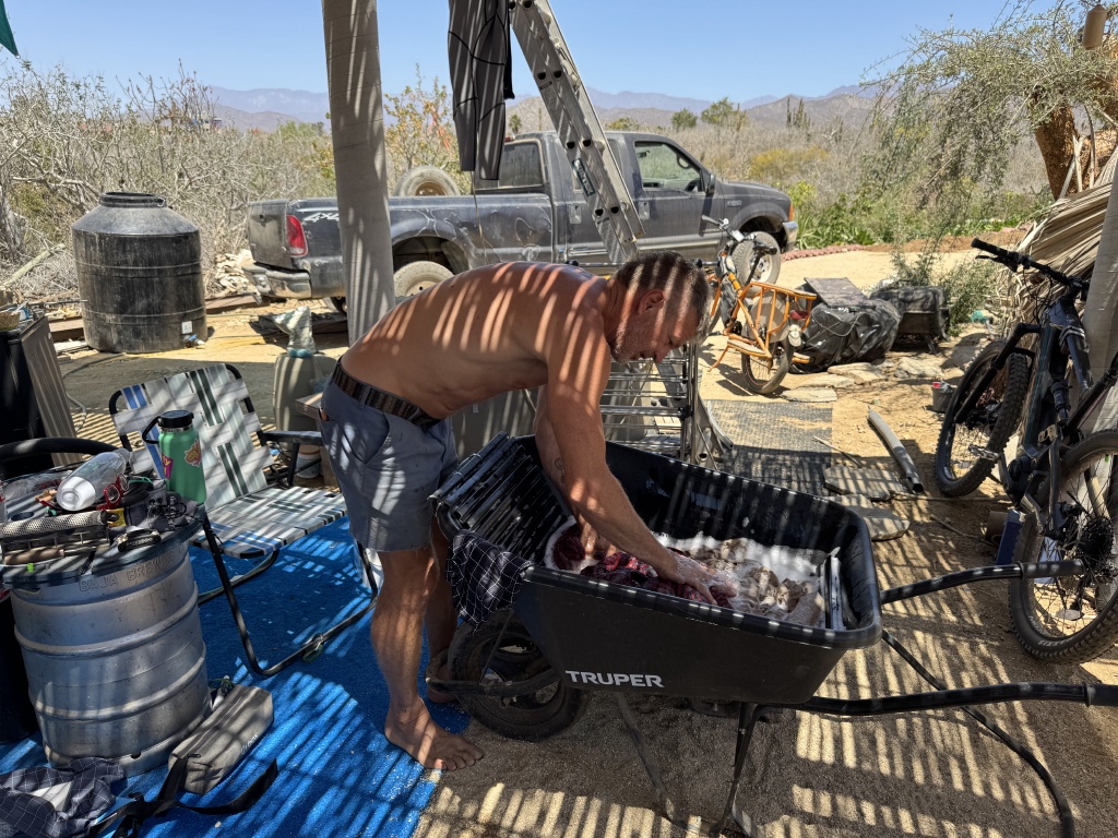 2025/04(April)/Travis-to-Mexico/1024x768_2025-04-09-Pescadero-MX-25-Justin-Laundry.JPG