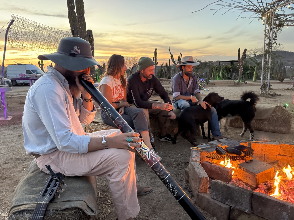 2025/04(April)/Travis-to-Mexico/1024x768_2025-04-17-Pescadero-MX-89-Fire-Concert.JPG