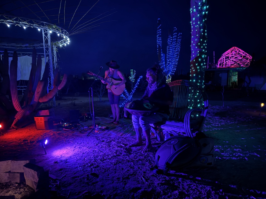 2025/04(April)/Travis-to-Mexico/1024x768_2025-04-17-Pescadero-MX-90-Fire-Concert.JPG