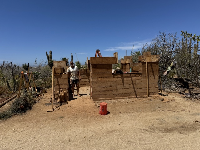 2025/04(April)/Travis-to-Mexico/640x480_2025-04-20-Pescadero-MX-110-Adobe-Castle-Justin.JPG