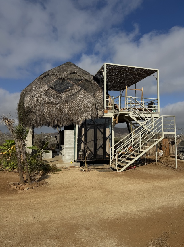 2025/04(April)/Travis-to-Mexico/640x480_2025-04-22-Pescadero-MX-128-Container-Hut.JPG