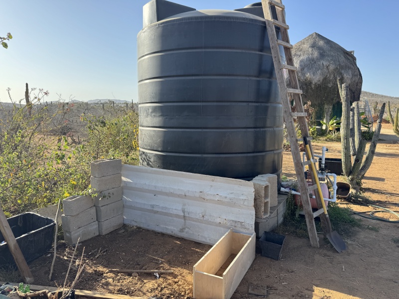 2025/04(April)/Travis-to-Mexico/800x600_2025-04-07-Pescadero-MX-06-Water-Tower-Garbage-Area-Before.JPG