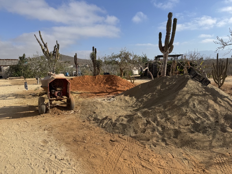 2025/04(April)/Travis-to-Mexico/800x600_2025-04-22-Pescadero-MX-130-Adobe-Castle.JPG