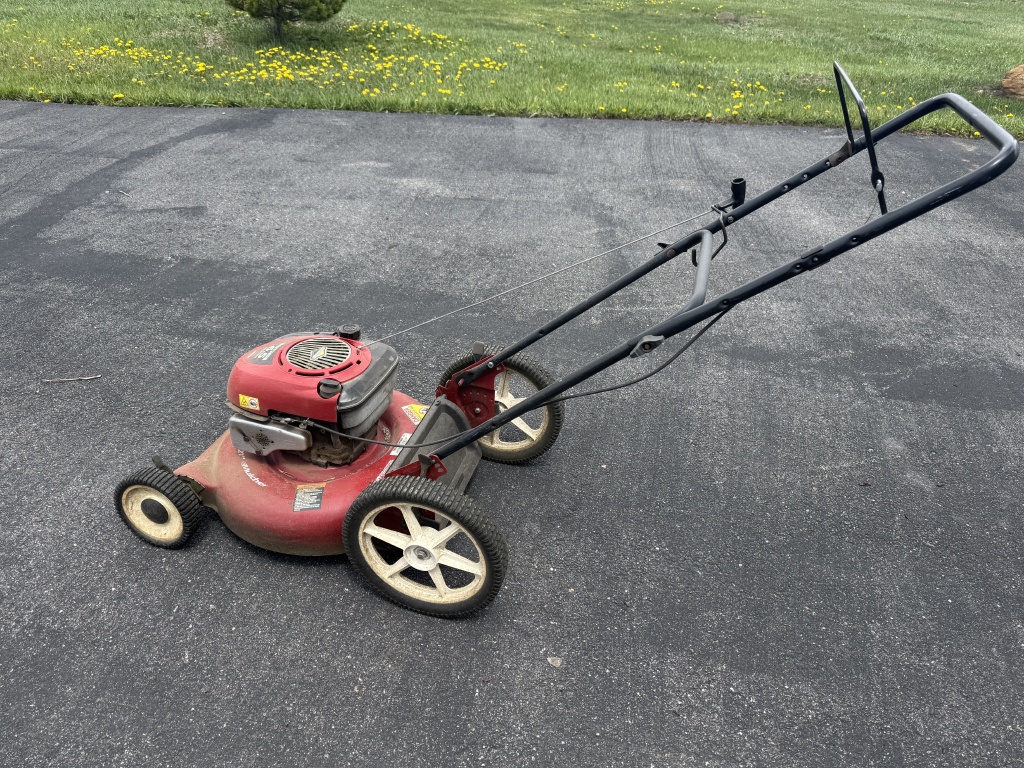 2025/05(May)/Colorado/1024x768_2025-05-28-Colorado-31-Old-Push-Mower.JPG