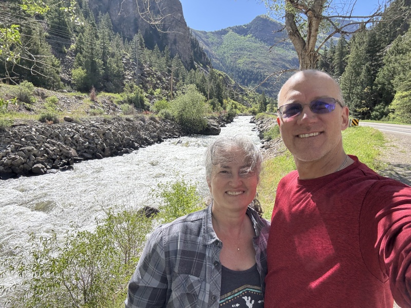 2025/05(May)/Ouray-Camping-Colorado/800x600_2025-05-24-Colorado-08-river-along-road-Suzi-Travis.JPG