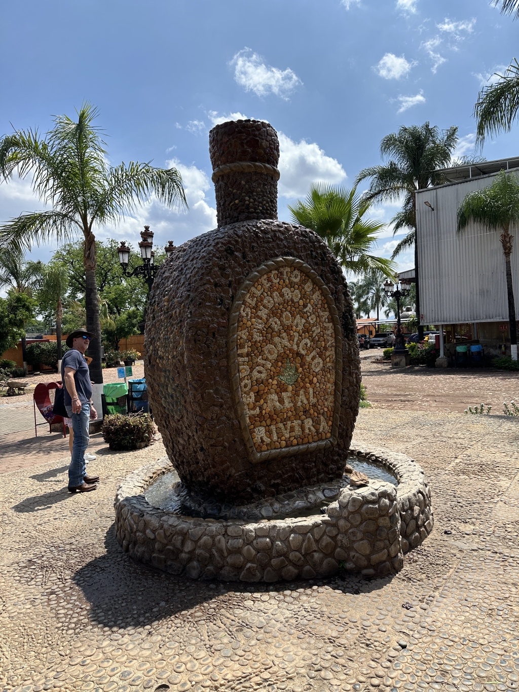 2025/06(June)/Tequila-Mexico-City-with-Seeleys/1024x768_2025-06-14-Mexico-028-Tequilla-Mike.JPG