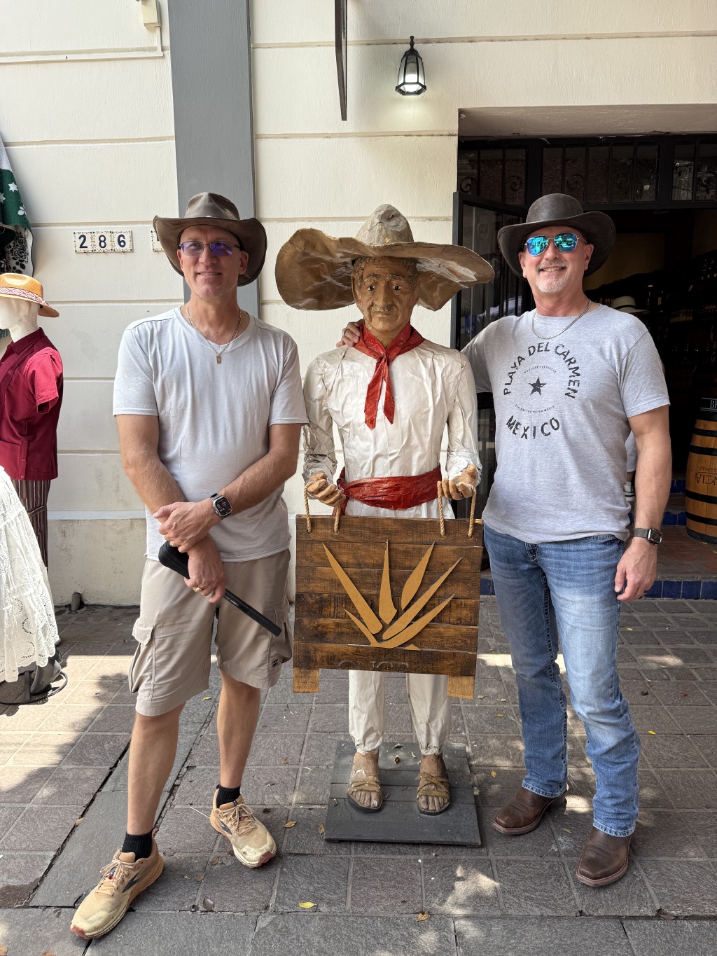2025/06(June)/Tequila-Mexico-City-with-Seeleys/1024x768_2025-06-15-Mexico-147-Tlaquepaque-Travis-Mike.jpg