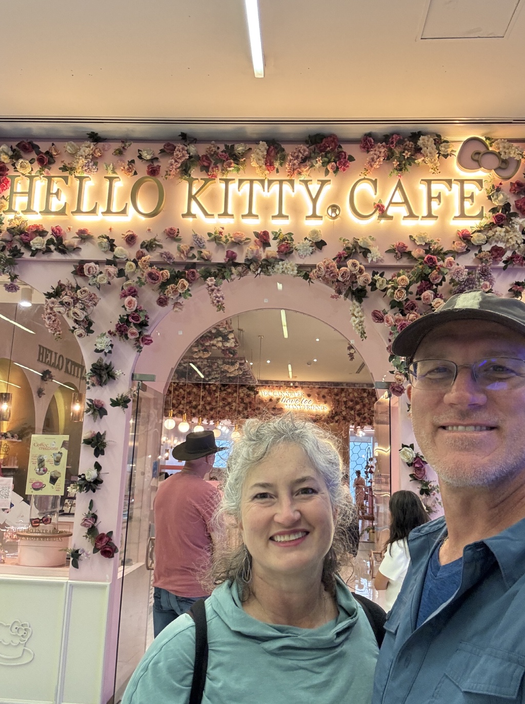 2025/06(June)/Tequila-Mexico-City-with-Seeleys/1024x768_2025-06-17-Mexico-199-HelloKitty-Suzi-Travis.JPG